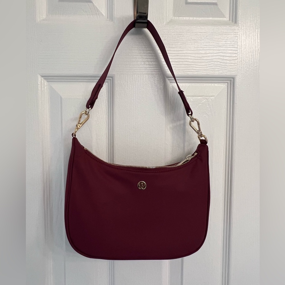Lululemon adjustable mini shoulder bag 3L